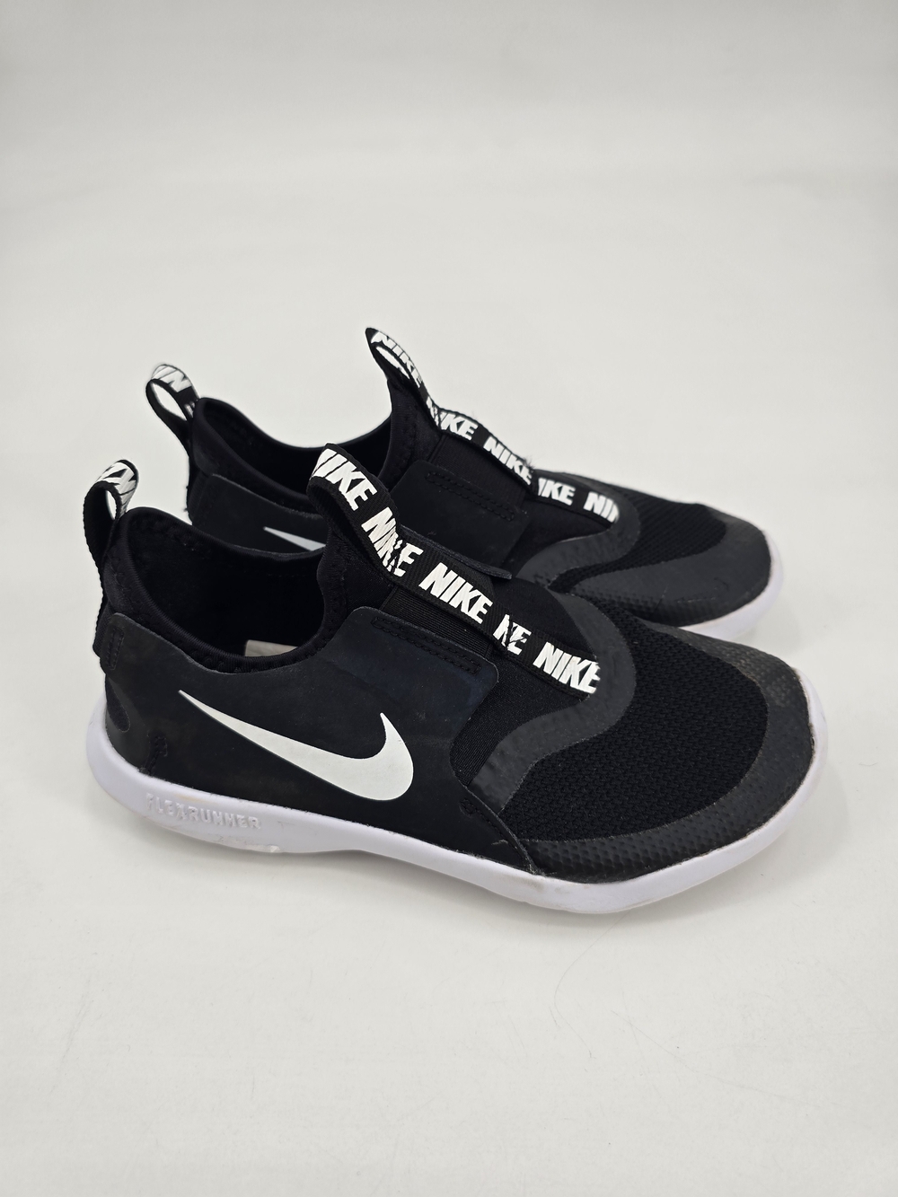 Nike Boys Black and White Slip-On Athletic Sneakers Size 1